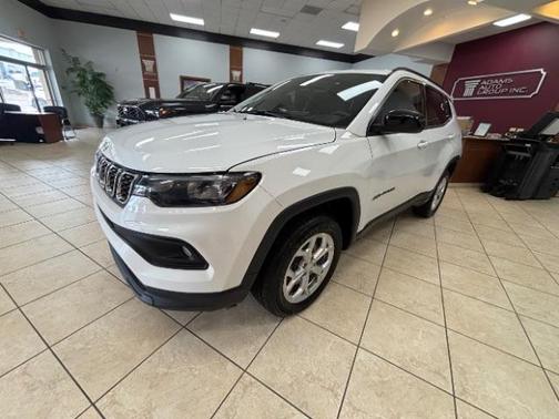 Bright White Clearcoat 2024 Jeep Compass Latitude