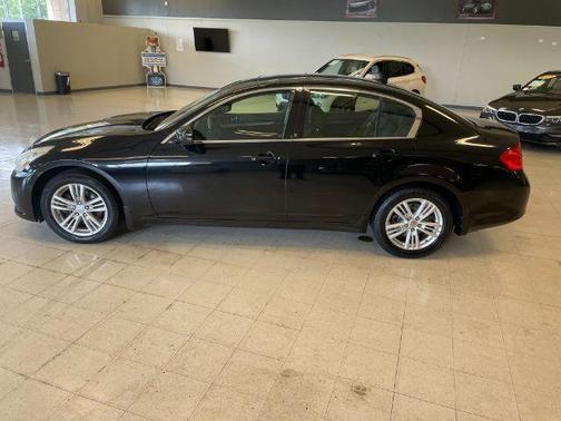 2011 INFINITI G37x Base