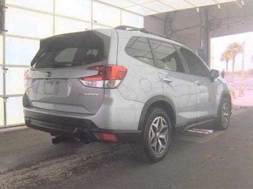 Ice Silver Metallic 2020 Subaru Forester Premium