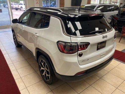 Bright White Clearcoat 2025 Jeep Compass Limited