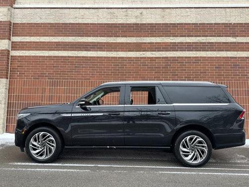 2025 Lincoln Navigator Reserve