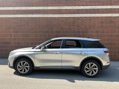 SILVER RADIANCE MET CC 2023 Lincoln Corsair Standard