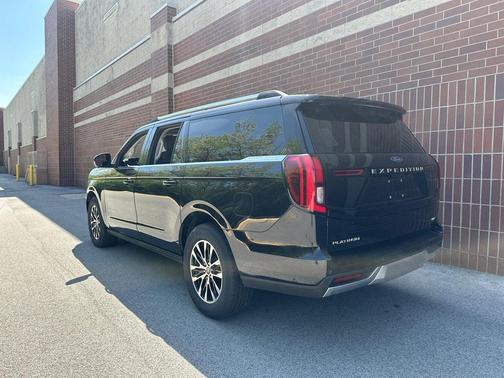 AGATE BLACK METALLIC 2025 Ford Expedition Max Platinum