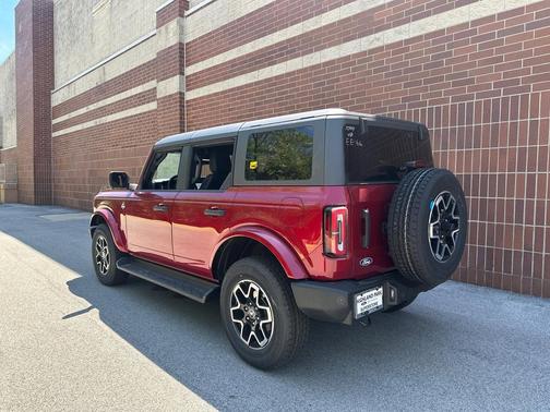 RUBY RED MET TNTD CLEARCOAT 2026 Ford Bronco Outer Banks