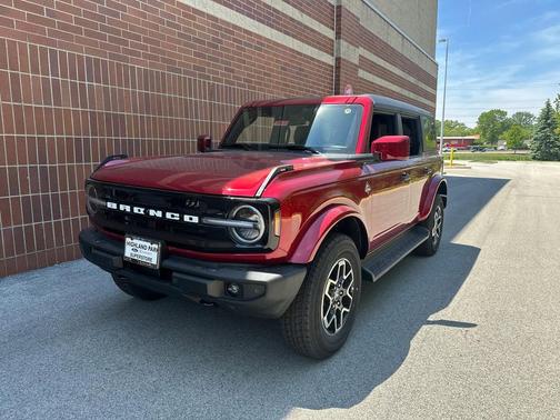 RUBY RED MET TNTD CLEARCOAT 2026 Ford Bronco Outer Banks
