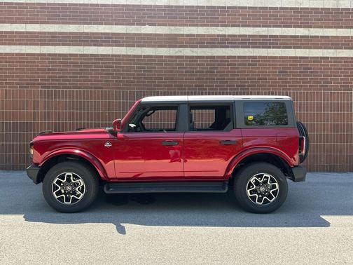 RUBY RED MET TNTD CLEARCOAT 2026 Ford Bronco Outer Banks
