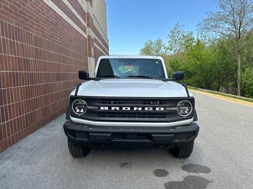 OXFORD WHITE 2026 Ford Bronco Base 4 Door 4x4