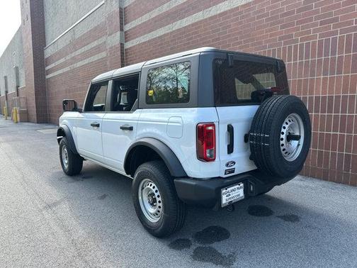 OXFORD WHITE 2026 Ford Bronco Base 4 Door 4x4