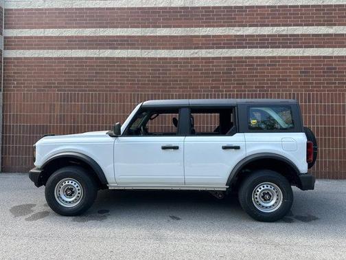OXFORD WHITE 2026 Ford Bronco Base 4 Door 4x4