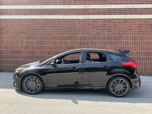 SHADOW BLACK 2017 Ford Focus RS Base