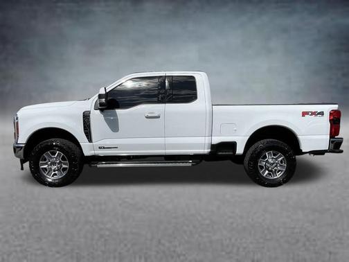Oxford White 2023 Ford F-350 Lariat Super Duty