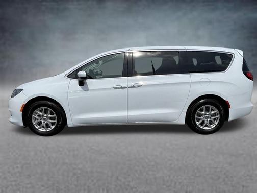 Bright White Clearcoat 2023 Chrysler Voyager LX