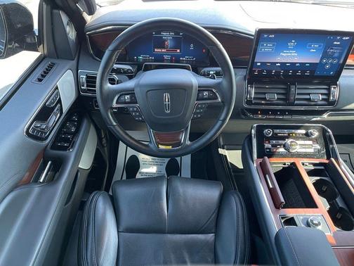 Black Metallic 2022 Lincoln Navigator Reserve