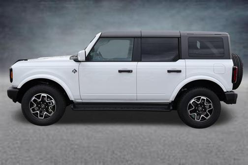 Oxford White 2026 Ford Bronco Outer Banks