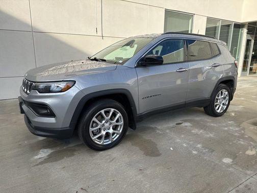 Silver Zynith 2024 Jeep Compass Latitude Lux