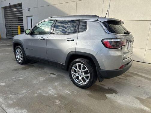 Silver Zynith 2024 Jeep Compass Latitude Lux