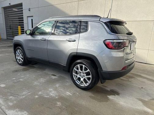 Silver Zynith 2024 Jeep Compass Latitude Lux