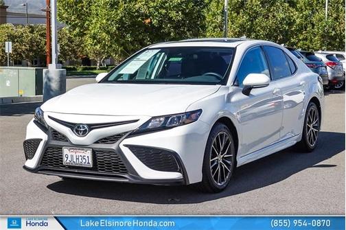 2024 Toyota Camry SE