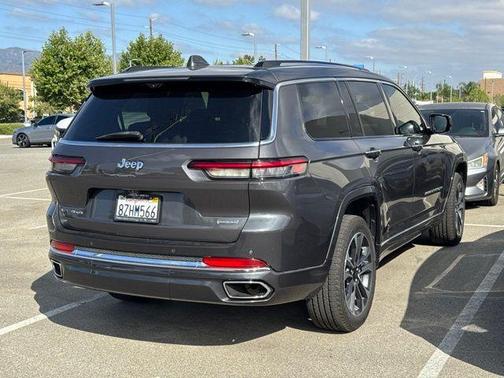 Metallic 2021 Jeep Grand Cherokee L Overland