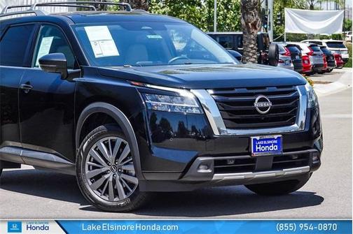 2022 Nissan Pathfinder SL