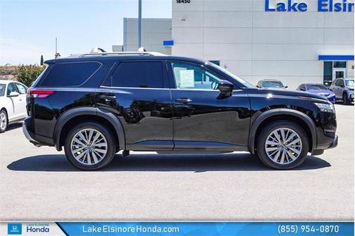 2022 Nissan Pathfinder SL