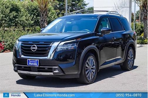 2022 Nissan Pathfinder SL