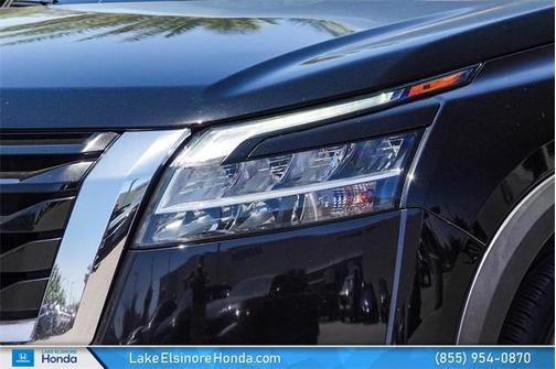 2022 Nissan Pathfinder SL
