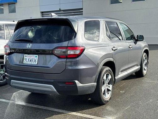 Modern Steel Metallic 2024 Honda Pilot EX-L