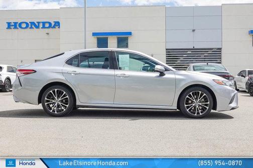 Celestial Silver Metallic 2019 Toyota Camry SE
