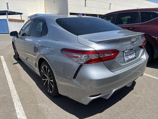 Celestial Silver Metallic 2019 Toyota Camry SE