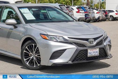 Celestial Silver Metallic 2019 Toyota Camry SE