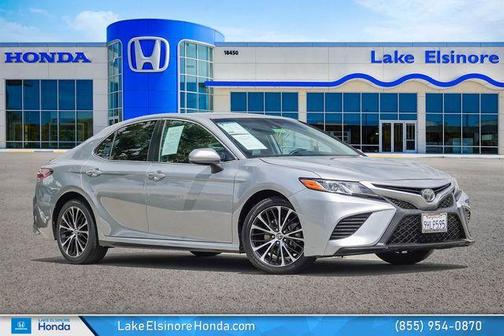 Celestial Silver Metallic 2019 Toyota Camry SE