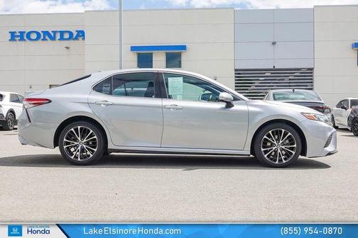 Celestial Silver Metallic 2019 Toyota Camry SE