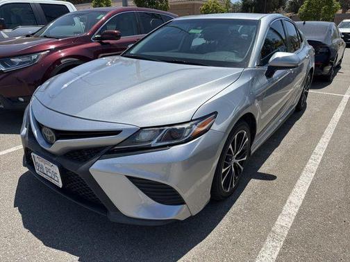 Celestial Silver Metallic 2019 Toyota Camry SE