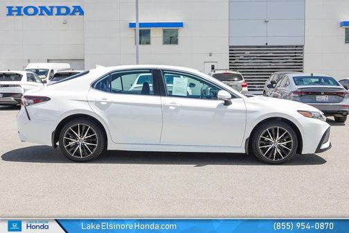 Ice 2024 Toyota Camry SE
