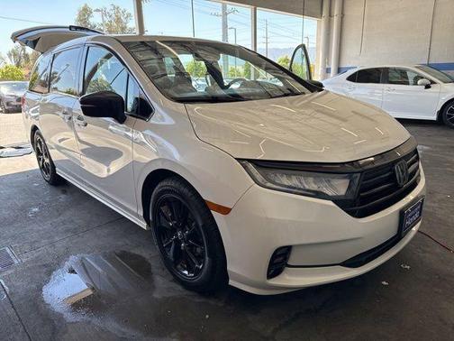 Platinum White Pearl 2024 Honda Odyssey Sport