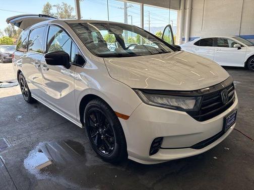 Platinum White Pearl 2024 Honda Odyssey Sport