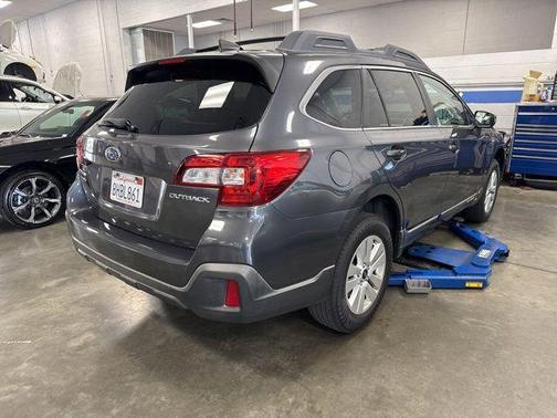 Magnetite Gray Metallic 2019 Subaru Outback 2.5i Premium