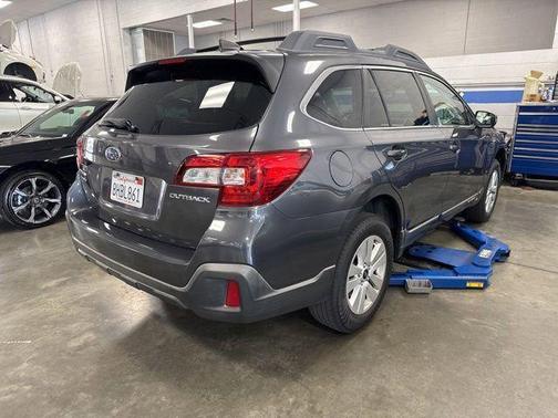 Magnetite Gray Metallic 2019 Subaru Outback 2.5i Premium