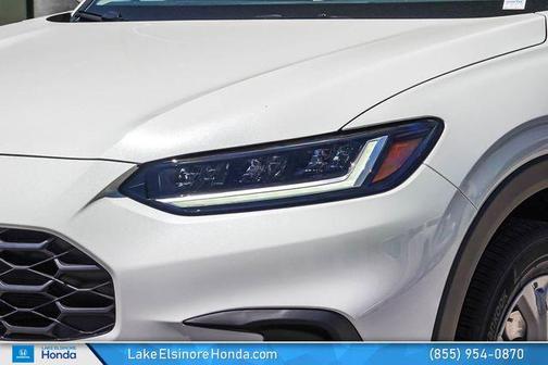 Platinum White Pearl 2026 Honda HR-V LX