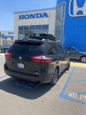 2018 Toyota Sienna LE