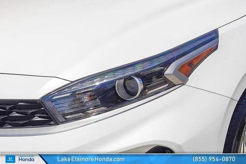 Snow White Pearl 2024 Kia Forte LXS