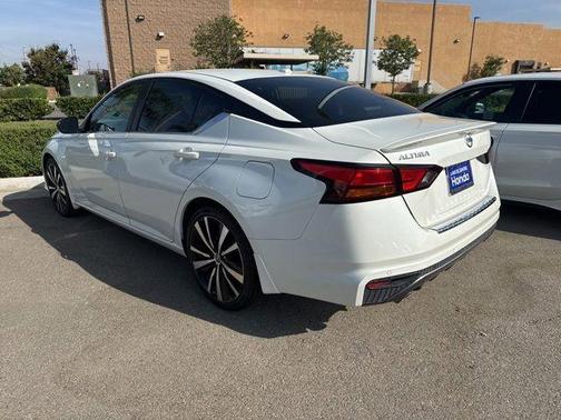 White 2021 Nissan Altima 2.5 SR