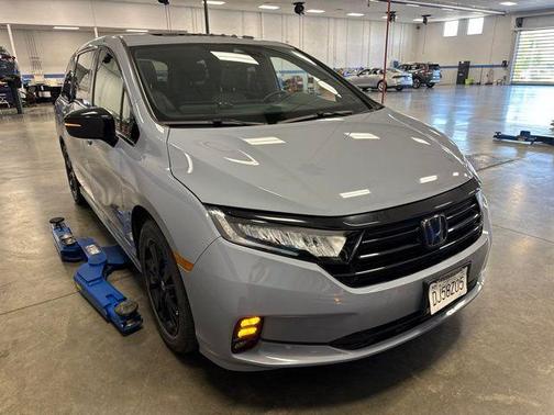 Sonic Gray Pearl 2024 Honda Odyssey Sport