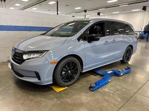 Sonic Gray Pearl 2024 Honda Odyssey Sport