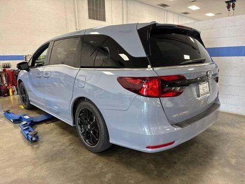 Sonic Gray Pearl 2024 Honda Odyssey Sport