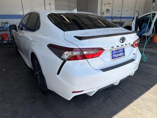Ice 2023 Toyota Camry SE