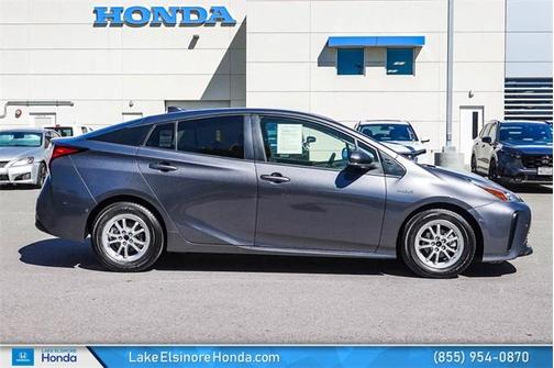 2021 Toyota Prius LE