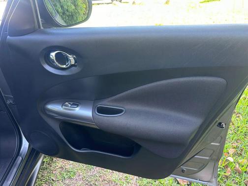 Gray 2012 Nissan Juke SL