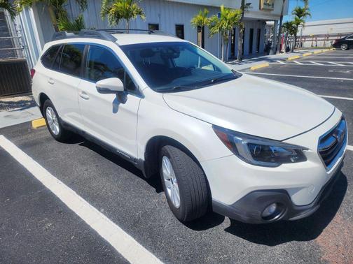 Crystal White Pearl 2018 Subaru Outback 2.5i Premium